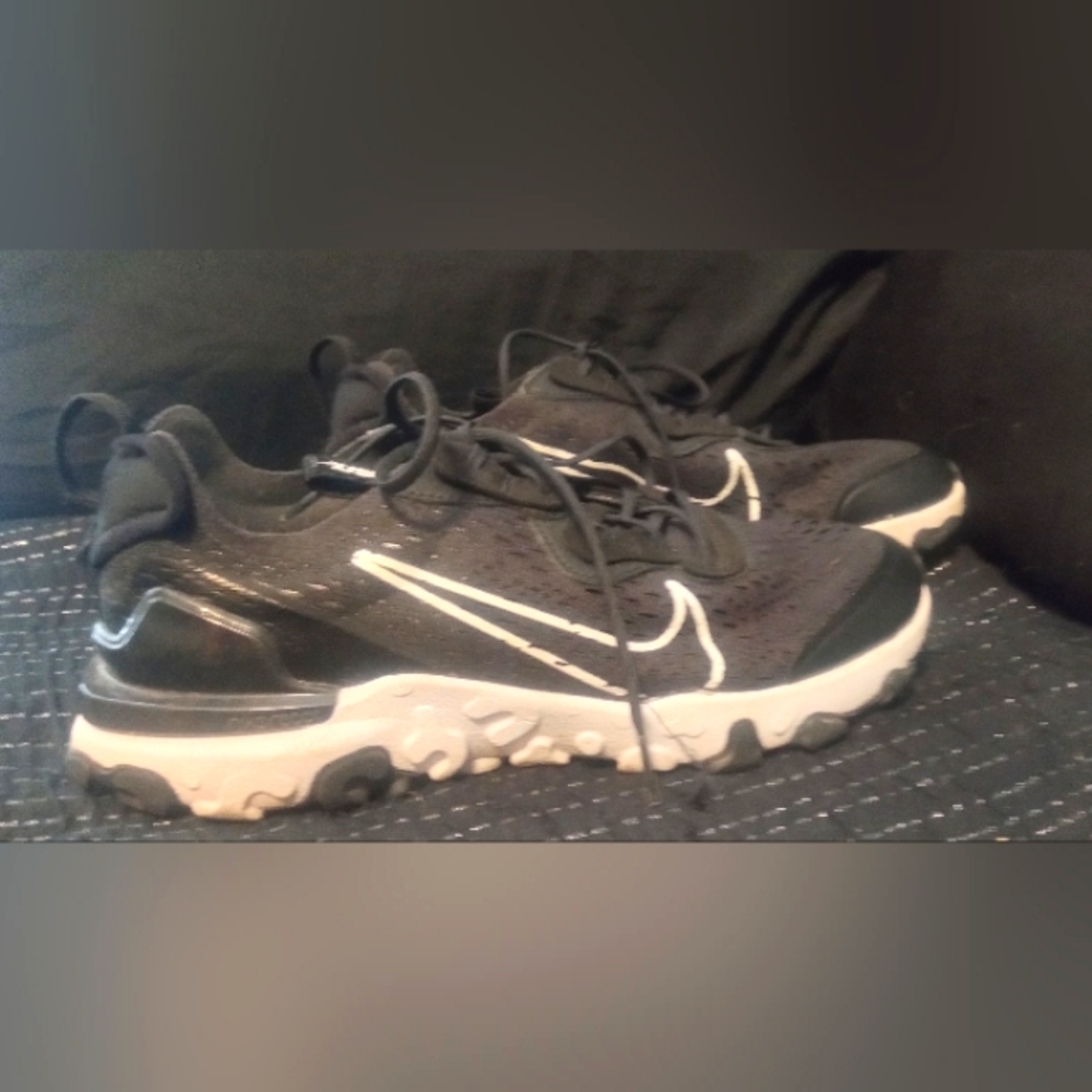 Nike Black and White Sneakers Y7 W8.5